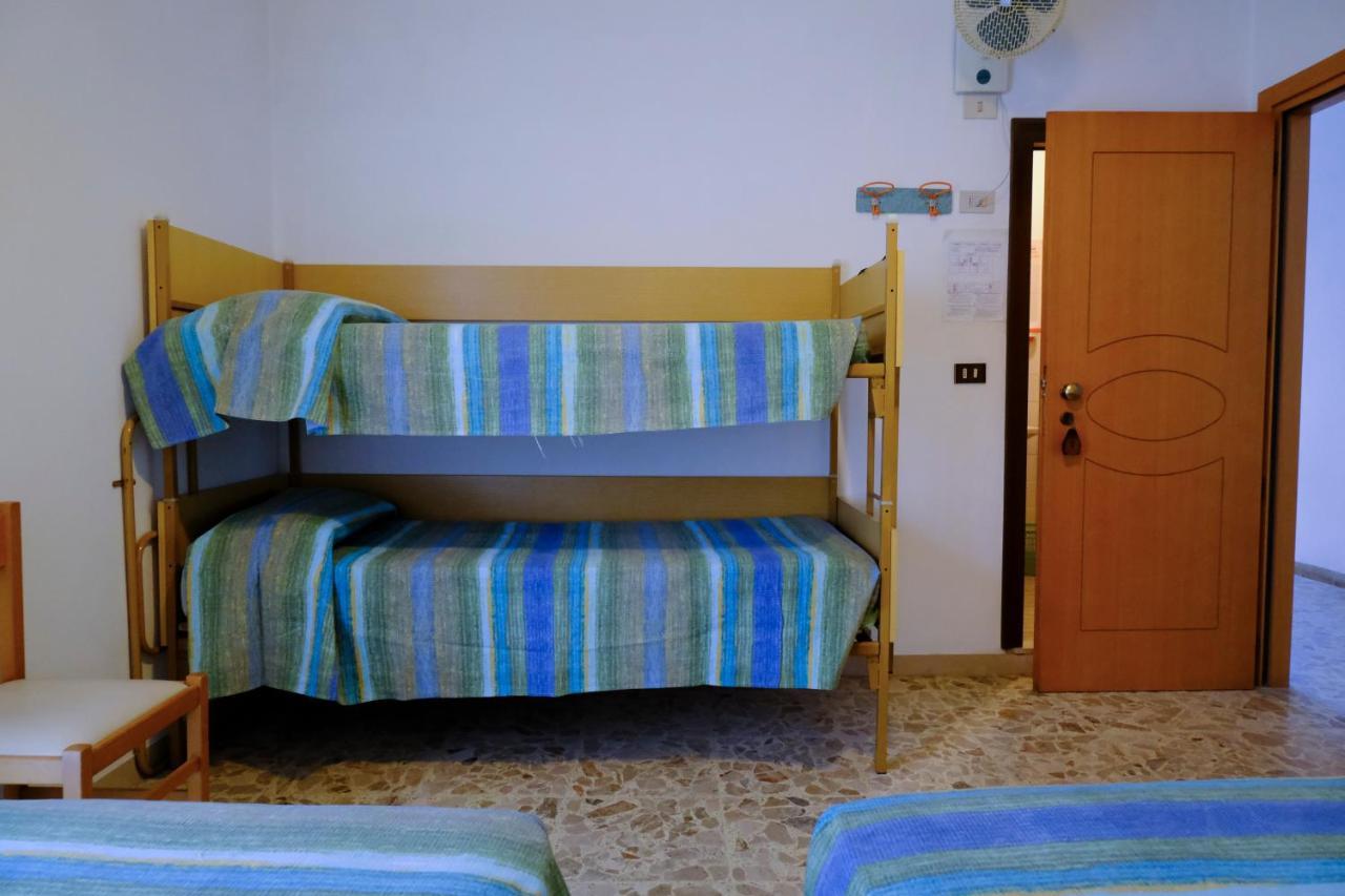 Hotel Chiara Ріміні Екстер'єр фото