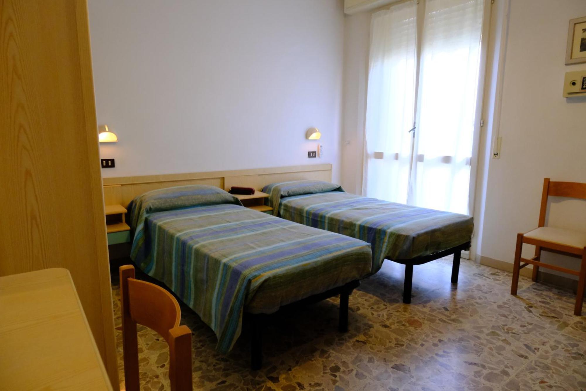 Hotel Chiara Ріміні Екстер'єр фото